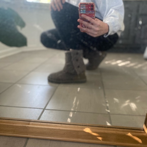 Ugg size 10 cardigan Gray boots - Picture 3 of 6